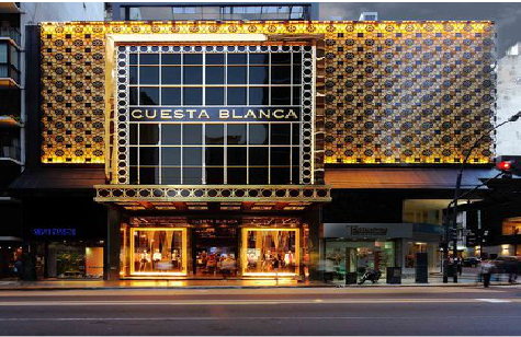 瑞丽门头设计与商业空间的纽带。