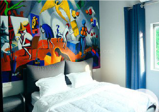 瑞丽对于酒店的墙体彩绘而言更注重哪些方面？